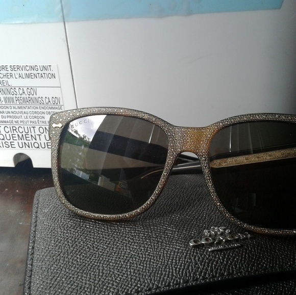 Gold GUCCI Sunglasses - Picture 5 of 5